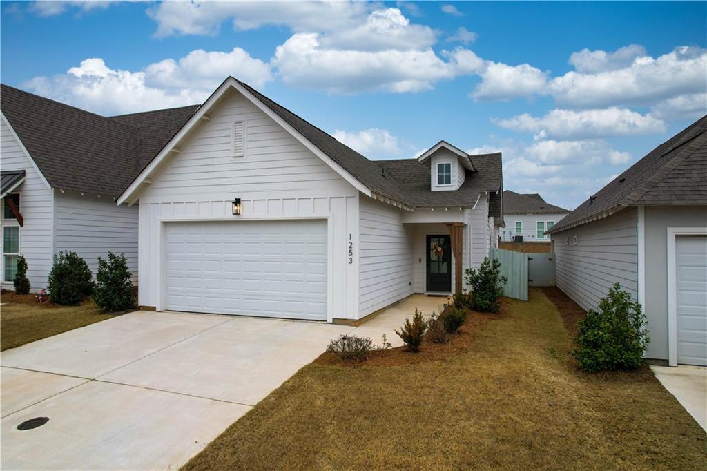 Image of Property at 1253 Woodland Circle, Opelika, AL 36801